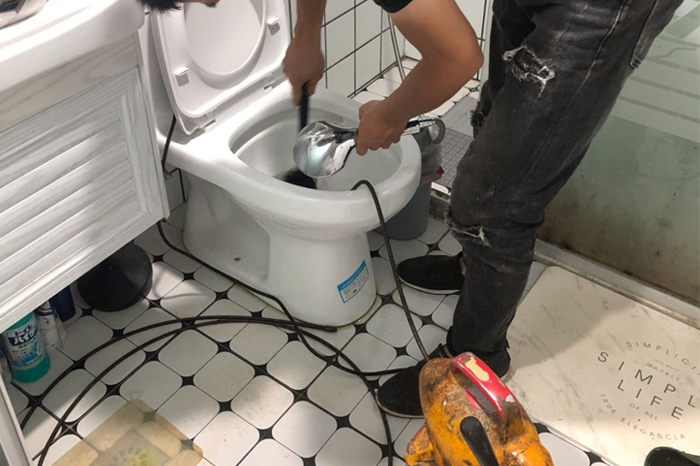 南县马桶堵塞自己疏通还是找师傅?专业上门服务让你省时更省心